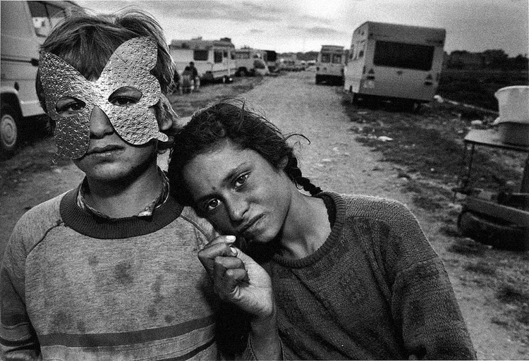 Romski obóz w Barcelonie, 1987; fot. Mary Ellen Mark